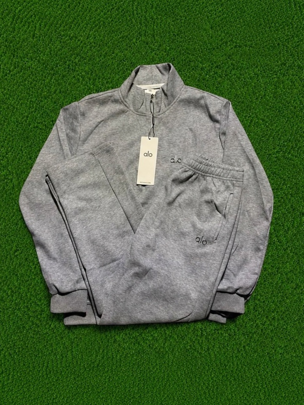 ALO Accolade QZ Pullover & Sweatpants Heather Gray Set Sizes S,M,L *UNISEX*